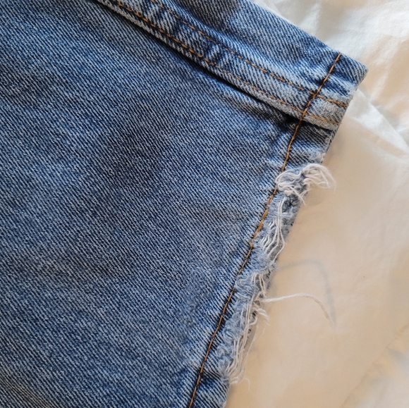 Medium Wash 505 Levi Jeans 36 x 30 - Picture 4 of 7